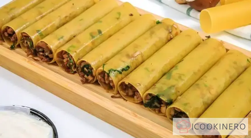 Cannelloni with minced meat and mushrooms