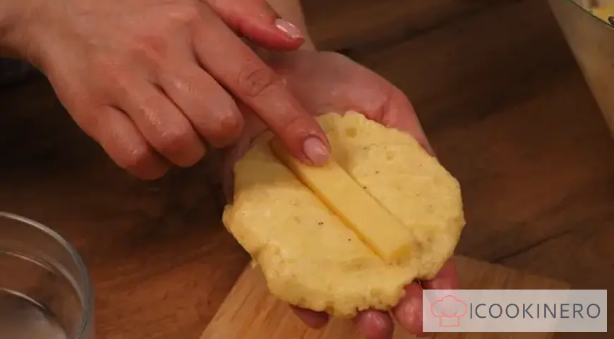 Potato sticks with cheese