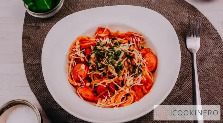 Pasta with sausages in tomato sauce