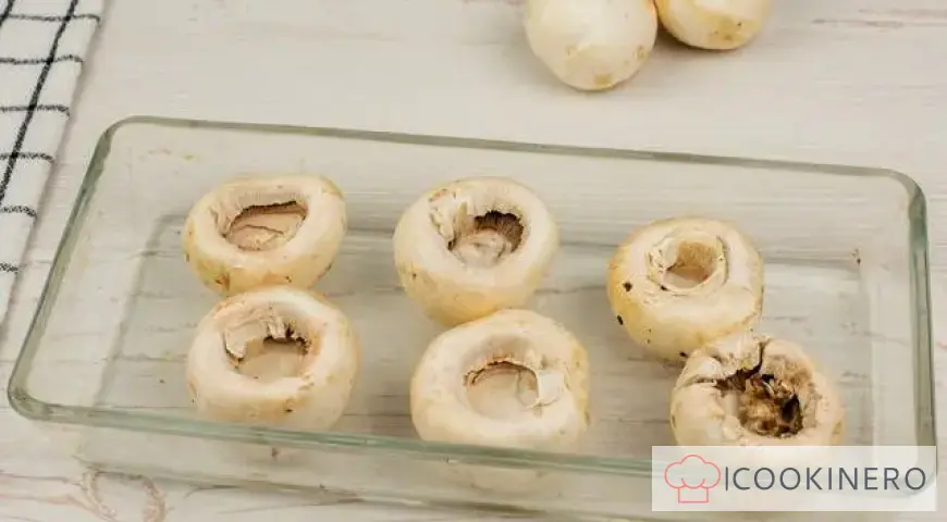 Champignons with cream cheese and spinach