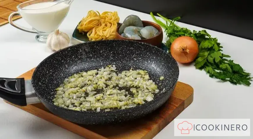 Quick Pasta with Shrimp in Creamy Garlic Sauce