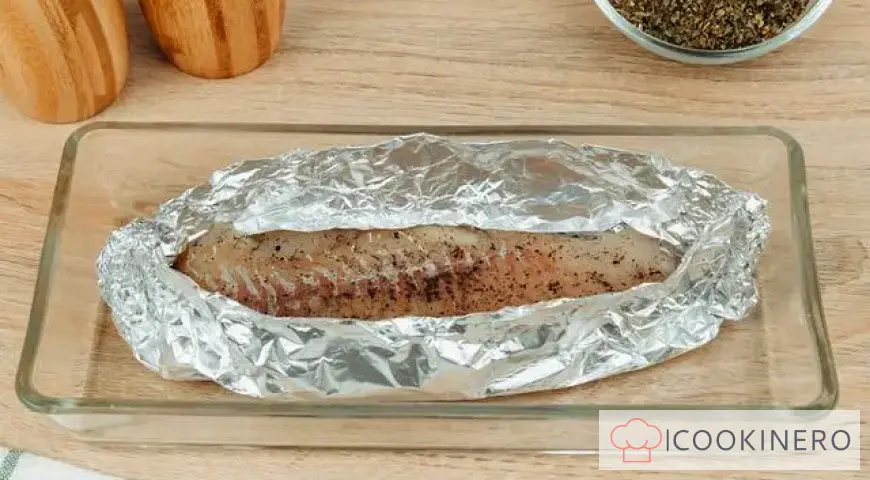 Pollock baked in cream and cherry tomatoes