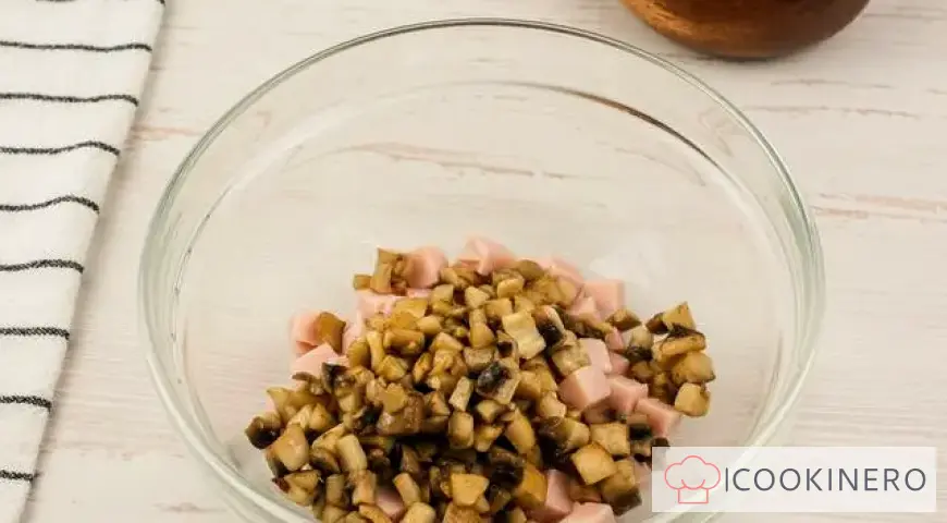Salad with ham and mushrooms