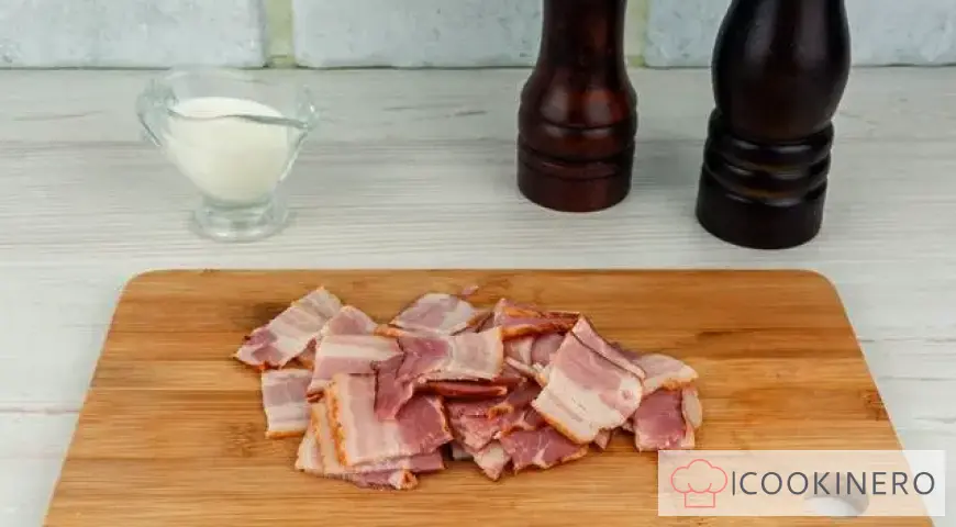 Egg noodles with bacon