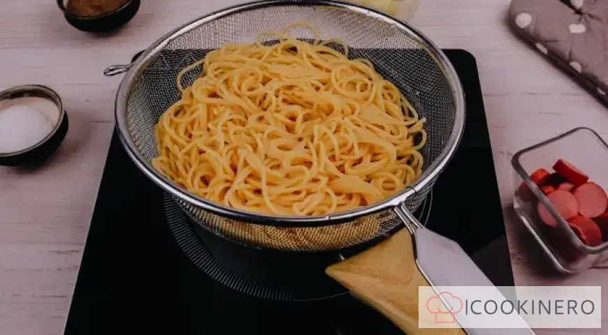 Pasta with sausages in tomato sauce