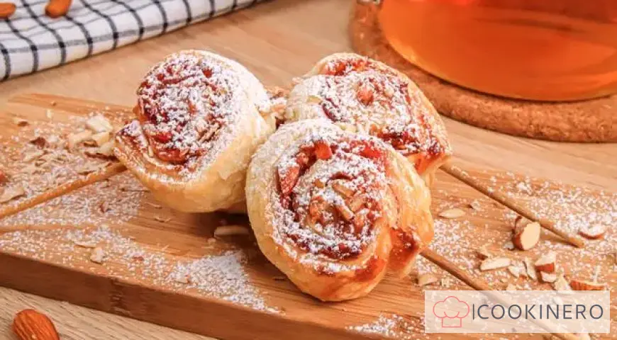 Riccioli di pasta sfoglia su un bastoncino