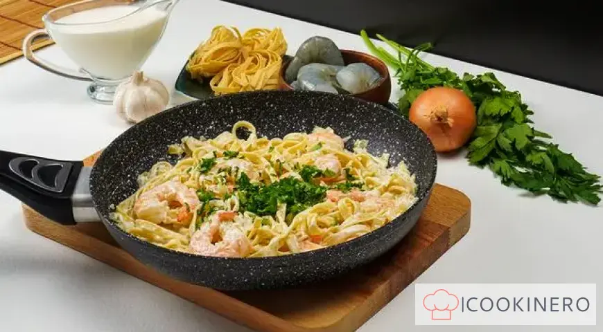 Quick Pasta with Shrimp in Creamy Garlic Sauce