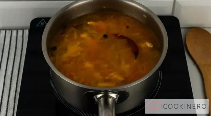 Sauerkraut soup with chicken