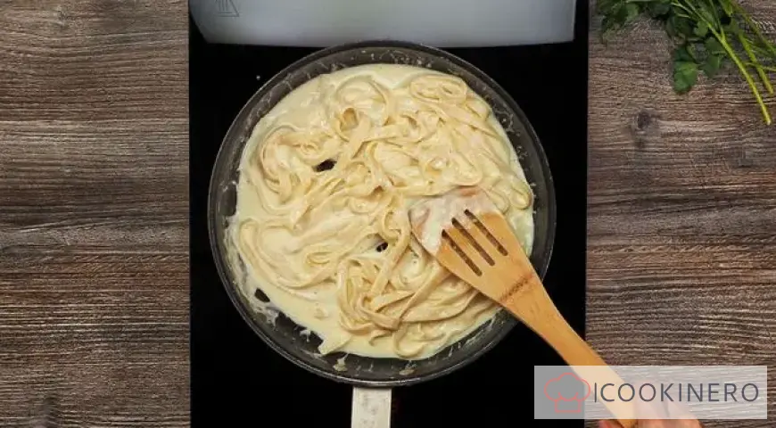 Fettuccine pasta with creamy sauce