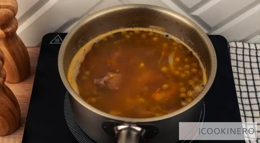 Zuppa di piselli in scatola