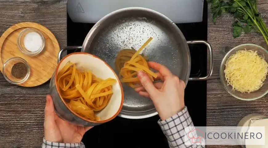 Fettuccine pasta with creamy sauce