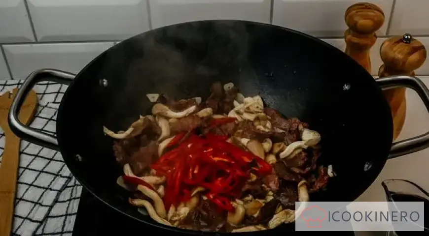 Soba with beef and oyster mushrooms