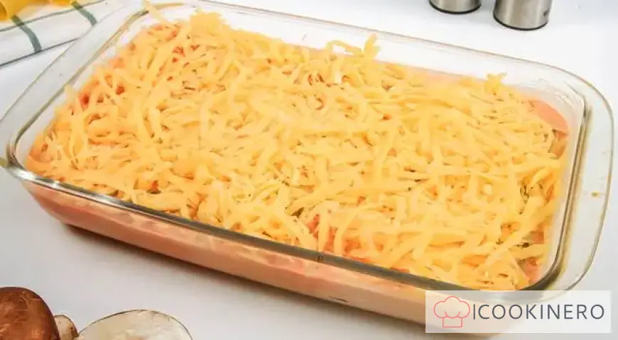 Cannelloni with minced meat and mushrooms