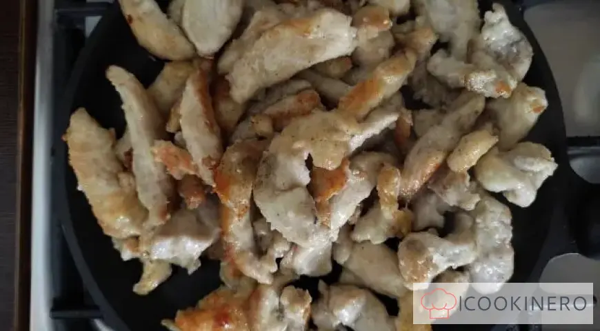 Stroganoff di manzo con pollo in concentrato di pomodoro