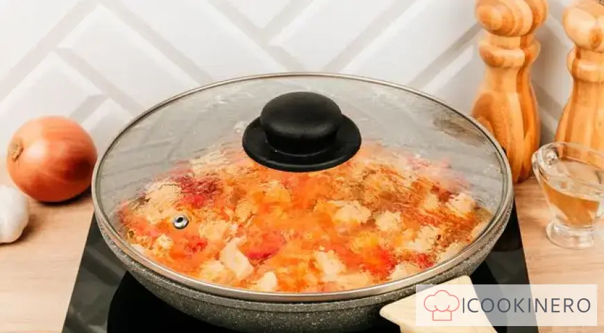 Chicken stewed with vegetables