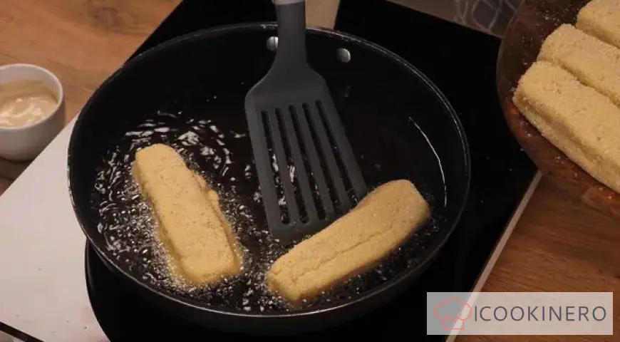 Potato sticks with cheese