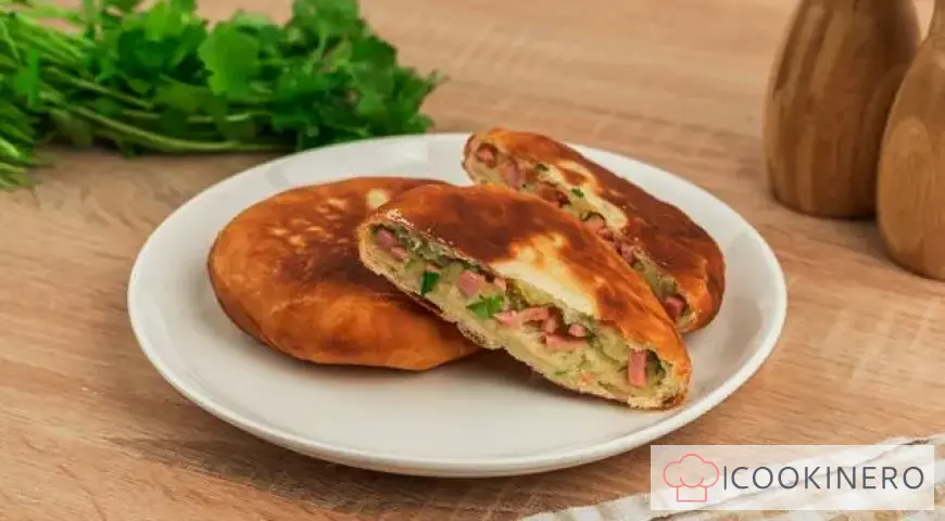 Tourtes aux pommes de terre et aux saucisses