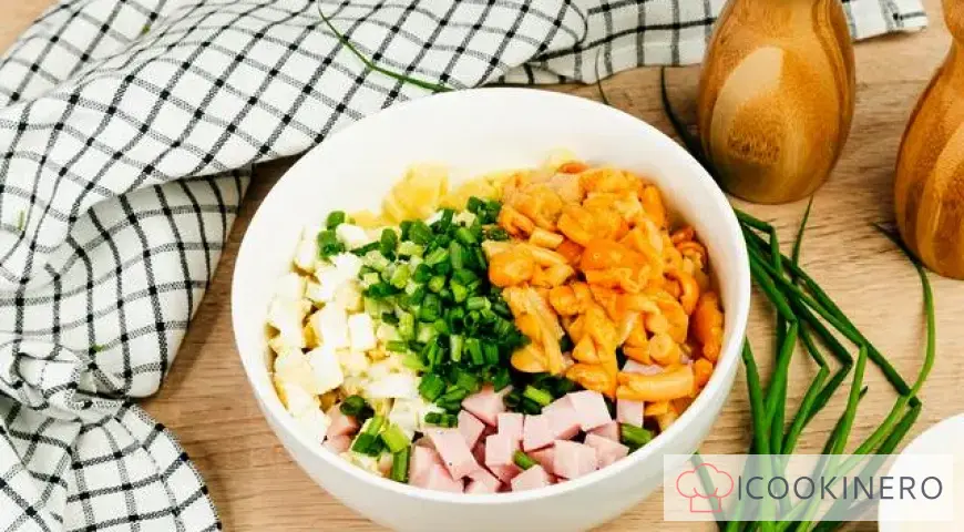 Salad with ham and pickled honey mushrooms
