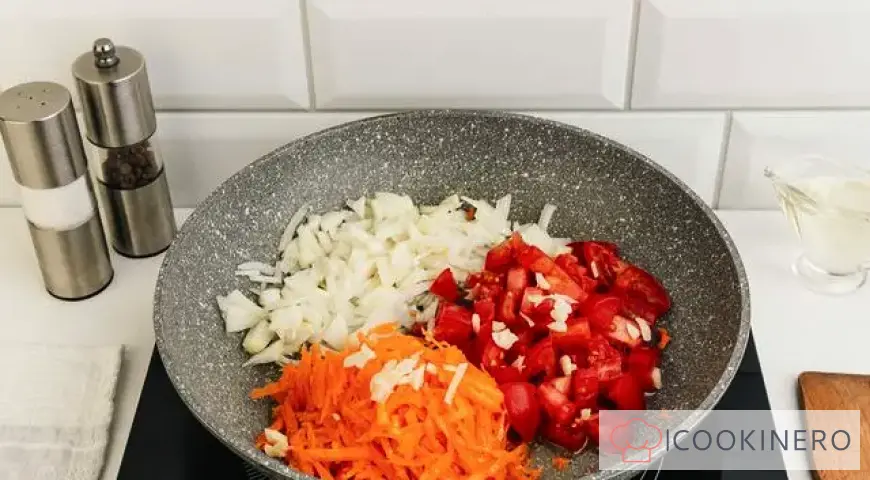 Sopa de col con pasta de tomate
