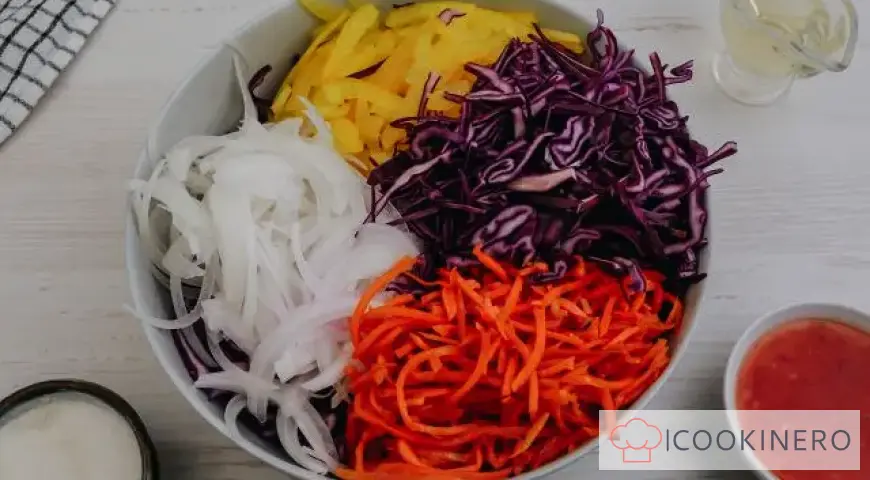 Cole slaw with red cabbage