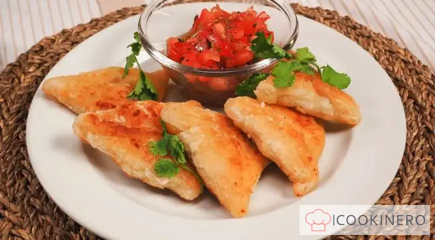 Samsa au poulet et au fromage