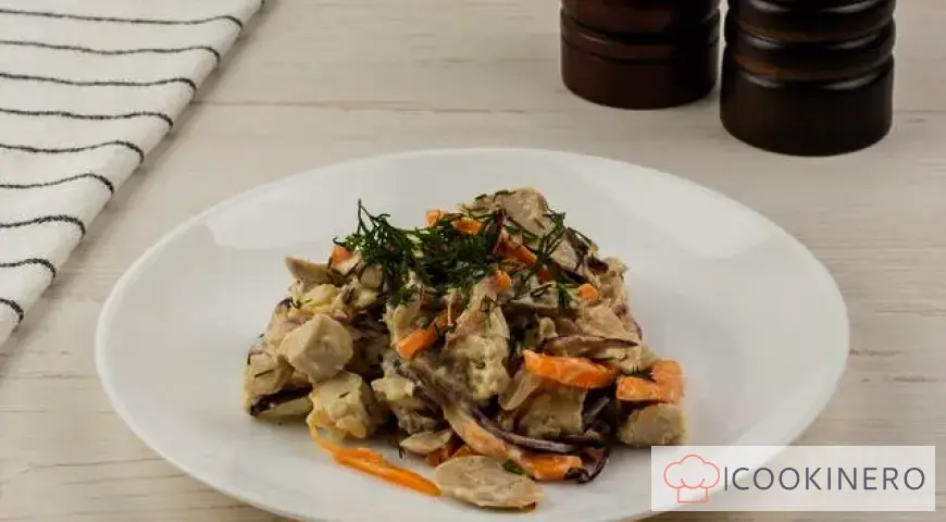 Salat mit marinierten Champignons