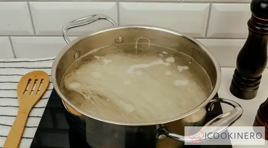 Noodles in creamy sauce