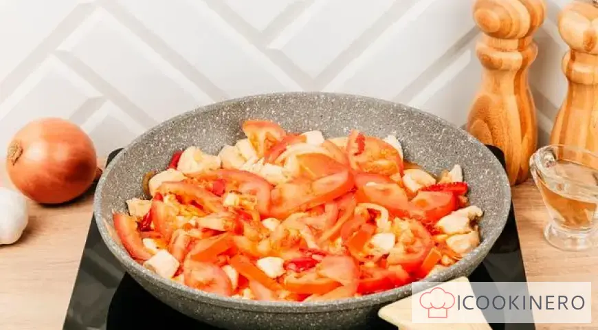 Chicken stewed with vegetables