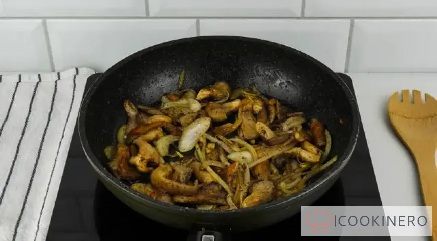 Noodles with mushrooms
