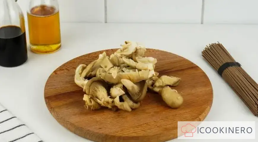 Noodles with mushrooms