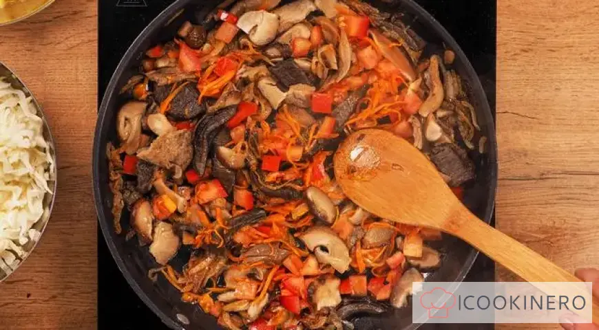 Cabbage soup with dried mushrooms