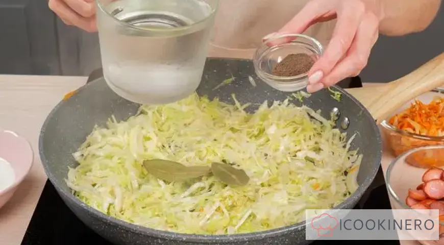 Village-style solyanka with sausages