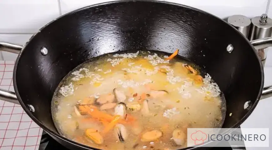Pilaf with mussels