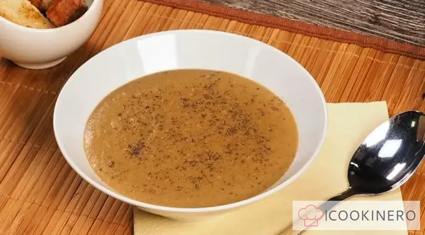 Cremesuppe aus getrockneten Pilzen