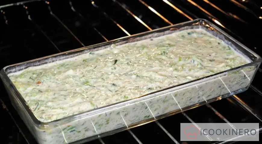 Zucchini casserole with light sauce
