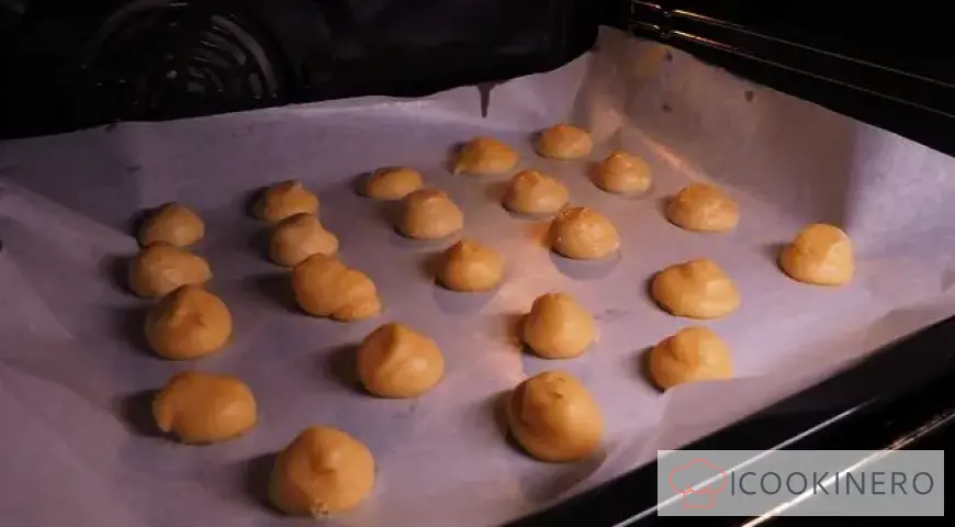 Profiteroles with cream