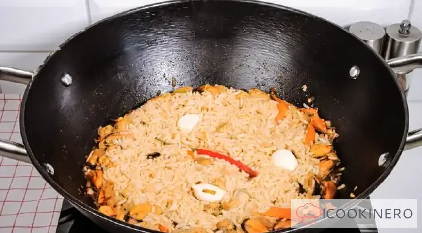 Pilaf with mussels
