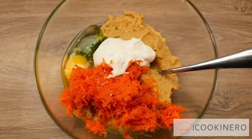 Chickpea cutlets with carrots and sour cream