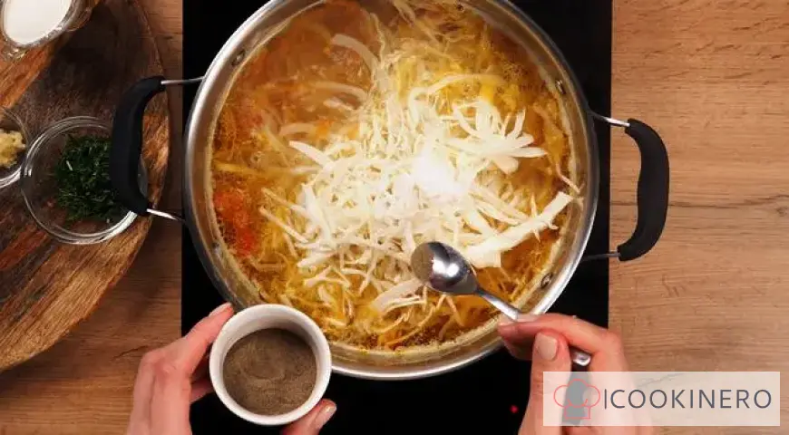 Sopa dietética de col fresca