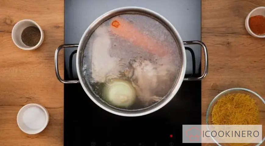 Chicken broth with vermicelli