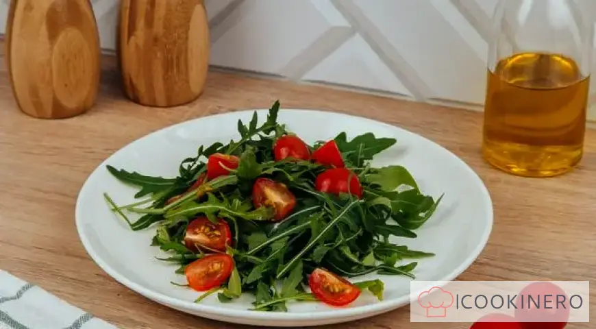 Tuna salad in creamy wine sauce