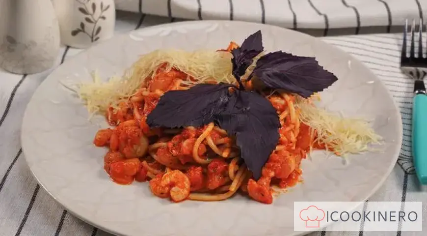 Pasta with shrimps in tomato sauce