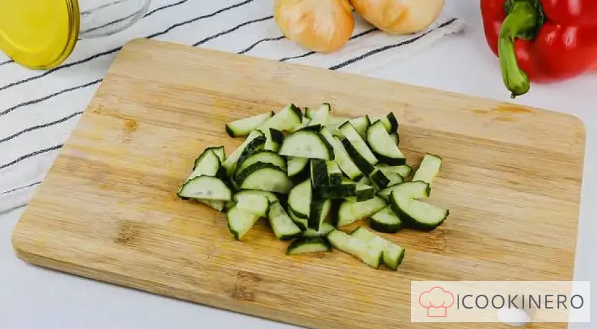 Cucumber and Cabbage Salad for the Winter