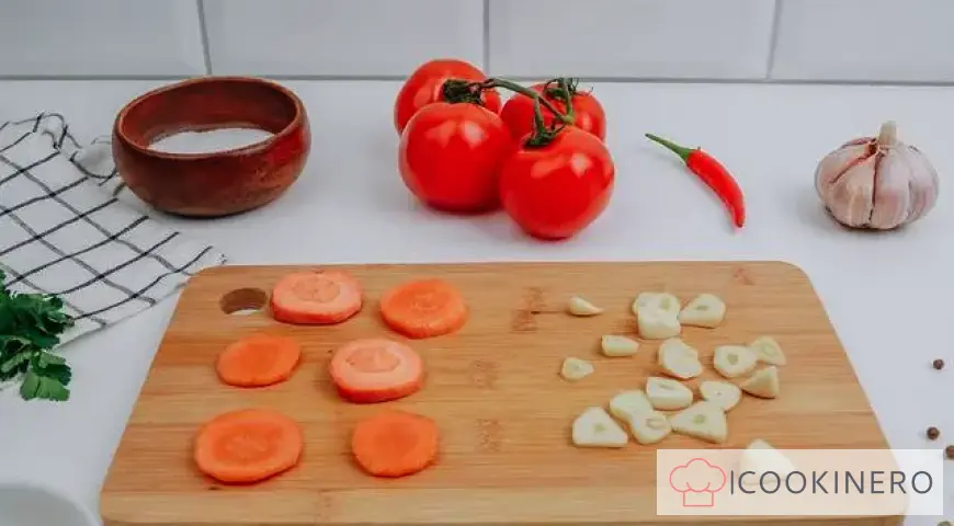 Pomodori in barattolo, salati a freddo