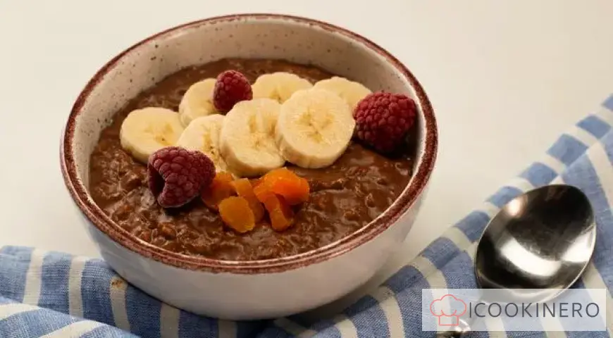 Fiocchi d'avena con banana e cioccolato