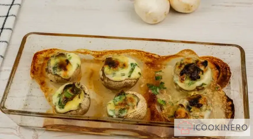 Champignons with cream cheese and spinach