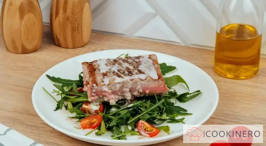Tuna salad in creamy wine sauce