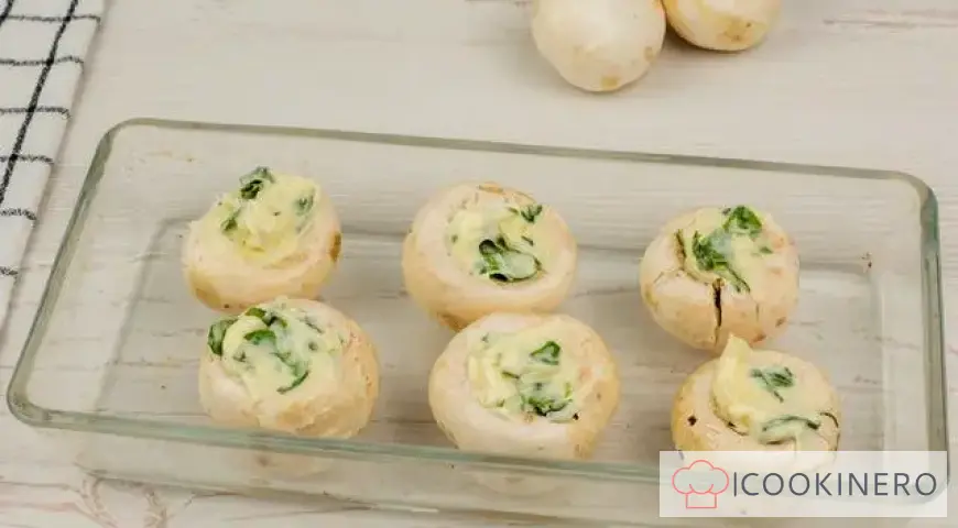 Champignons with cream cheese and spinach
