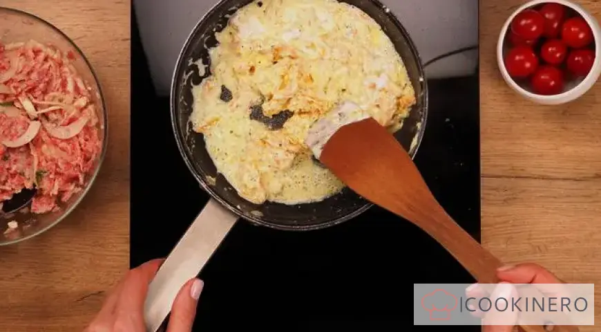 Rouleaux de chou paresseux à la sauce à la crème sure