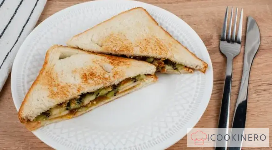 Pear and Kiwi Sandwich